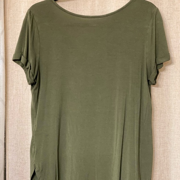 V-Neck Top - Picture 3 of 4